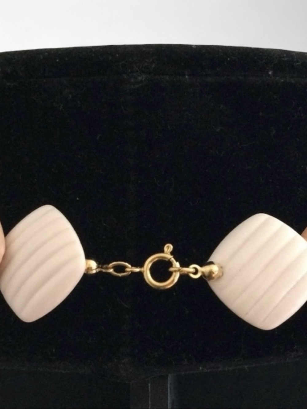 Vintage 1985 Avon Summer Sands Necklace – Dusty Pink & Cream Ribbed Square Beads - Picture 9 of 10